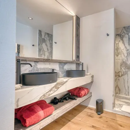 Chalet Exception A Piscine Interieure *